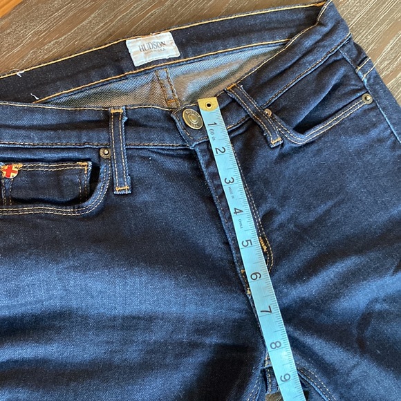 Hudson mid rise skinny ladies denim in size 25 with raw hem. - Picture 9 of 12